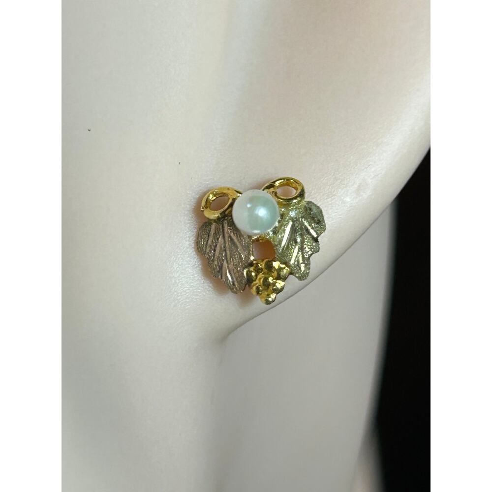 VTG Black Hills gold 12k,14k yellow, rose, white gold leaf pearl stud earrings